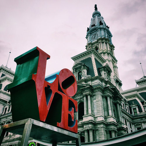 love sign, philly, city hall